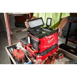 Milwaukee M18 18-Volt Lithium-Ion Cordless PACKOUT 3000 Lumens LED Light with Built-In Charger with (1) 5.0 Ah Battery -Power Tools Accessories Sales Shop milwaukee outdoor power batteries chargers 2357 20 48 11 1850 1f 1000