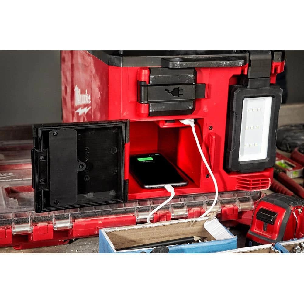 Milwaukee M18 18-Volt Lithium-Ion Cordless PACKOUT 3000 Lumens LED Light with Built-In Charger with (1) 5.0 Ah Battery 9 Milwaukee M18 18-Volt Lithium-Ion Cordless PACKOUT 3000 Lumens LED Light with Built-In Charger with (1) 5.0 Ah Battery - Image 9